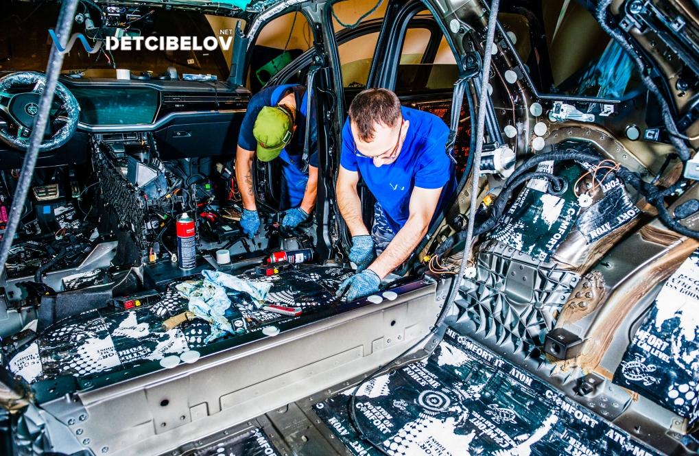 Процесс шумоизоляции салона Volkswagen Touareg